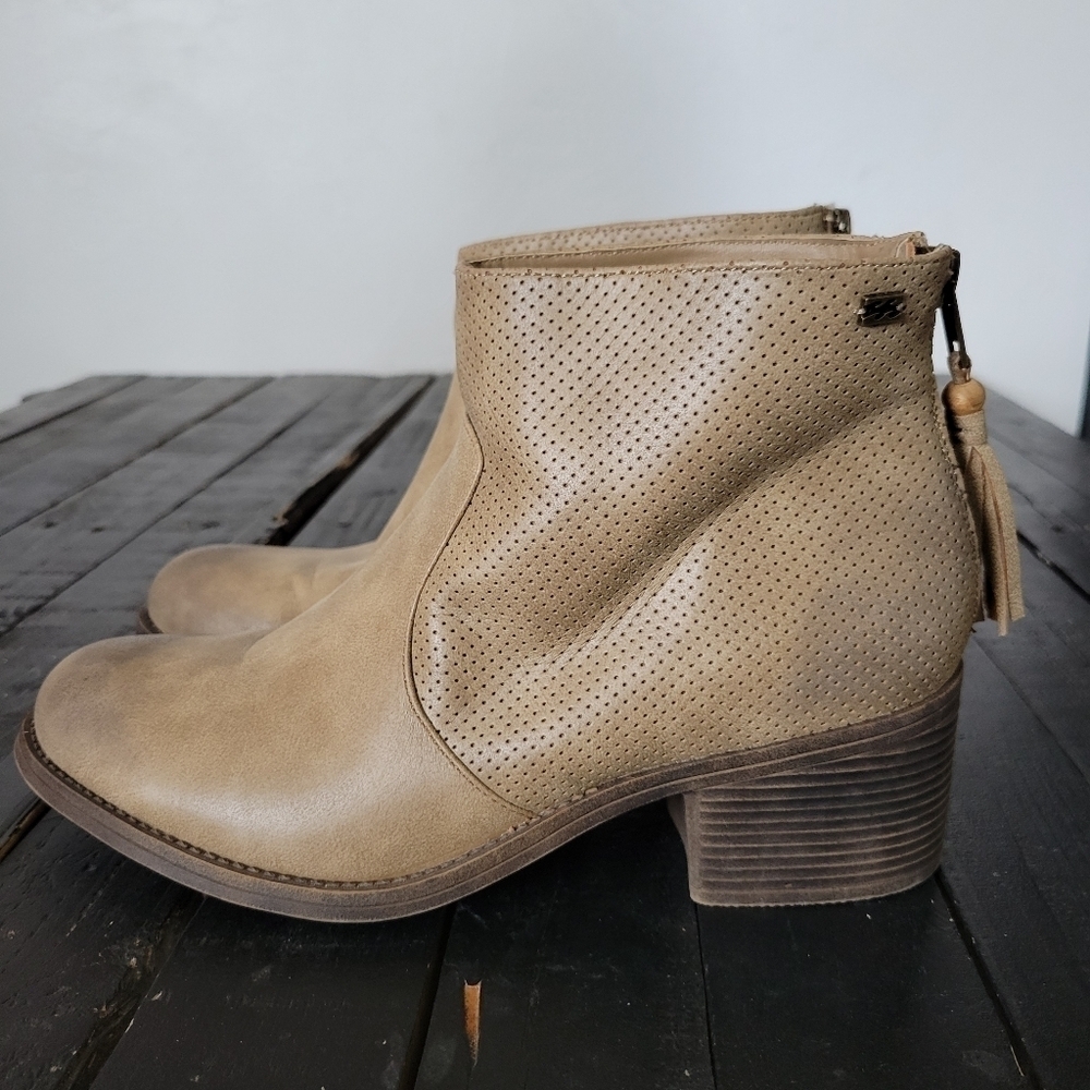 Billabong Talia Women's 9 Beige Tan Booties Heeled Perforated Tassel Zipper